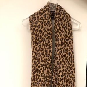 MOB WIFE AESTHETIC Banana Republic Leopard Scarf